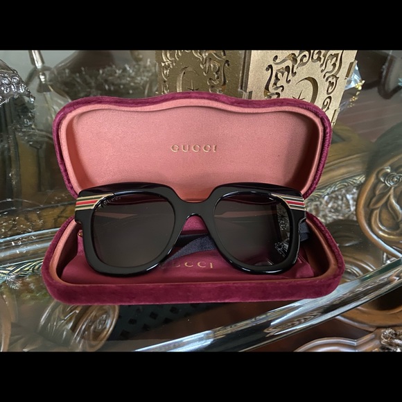 Gucci black Sunglasses (authentic) - Picture 3 of 8